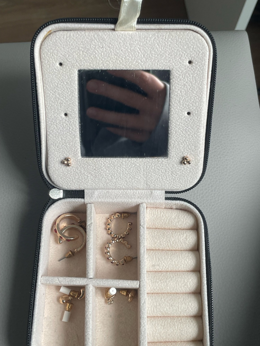 Mini Travel Jewelry Box Case W/ EARRINGS - Ring & Earring Organizer